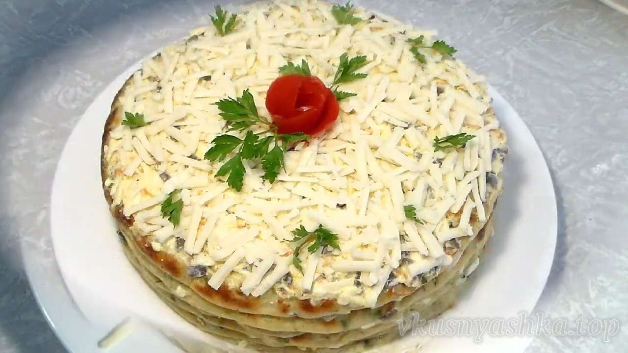 Кабачковый торт с плавленым сыром и помидорами