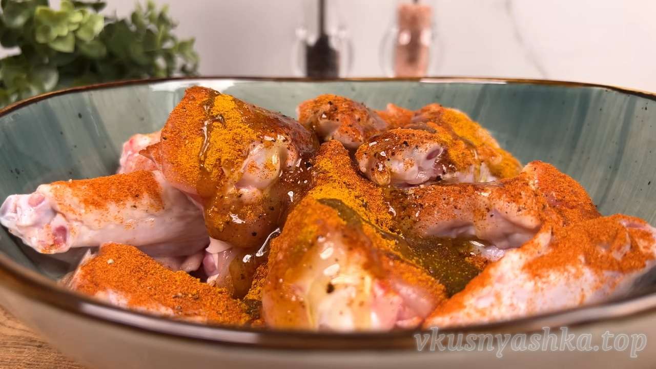 Куриные крылышки с чесноком в томатном соусе рецепт – Американская кухня: Закуски. «Еда»