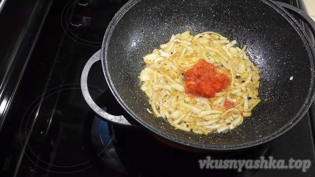 Рецепт: Жареные свиные ребрышки - Со спагетти.