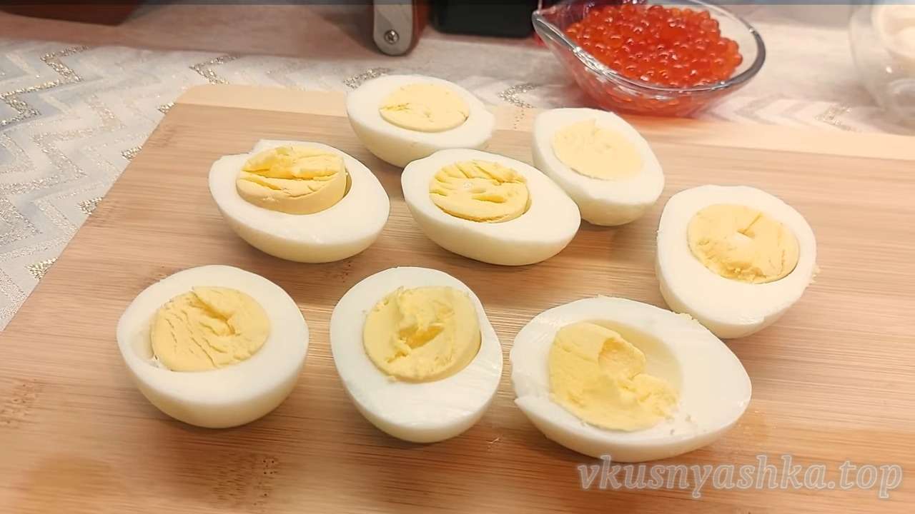 Яйца фаршированные шампиньонами