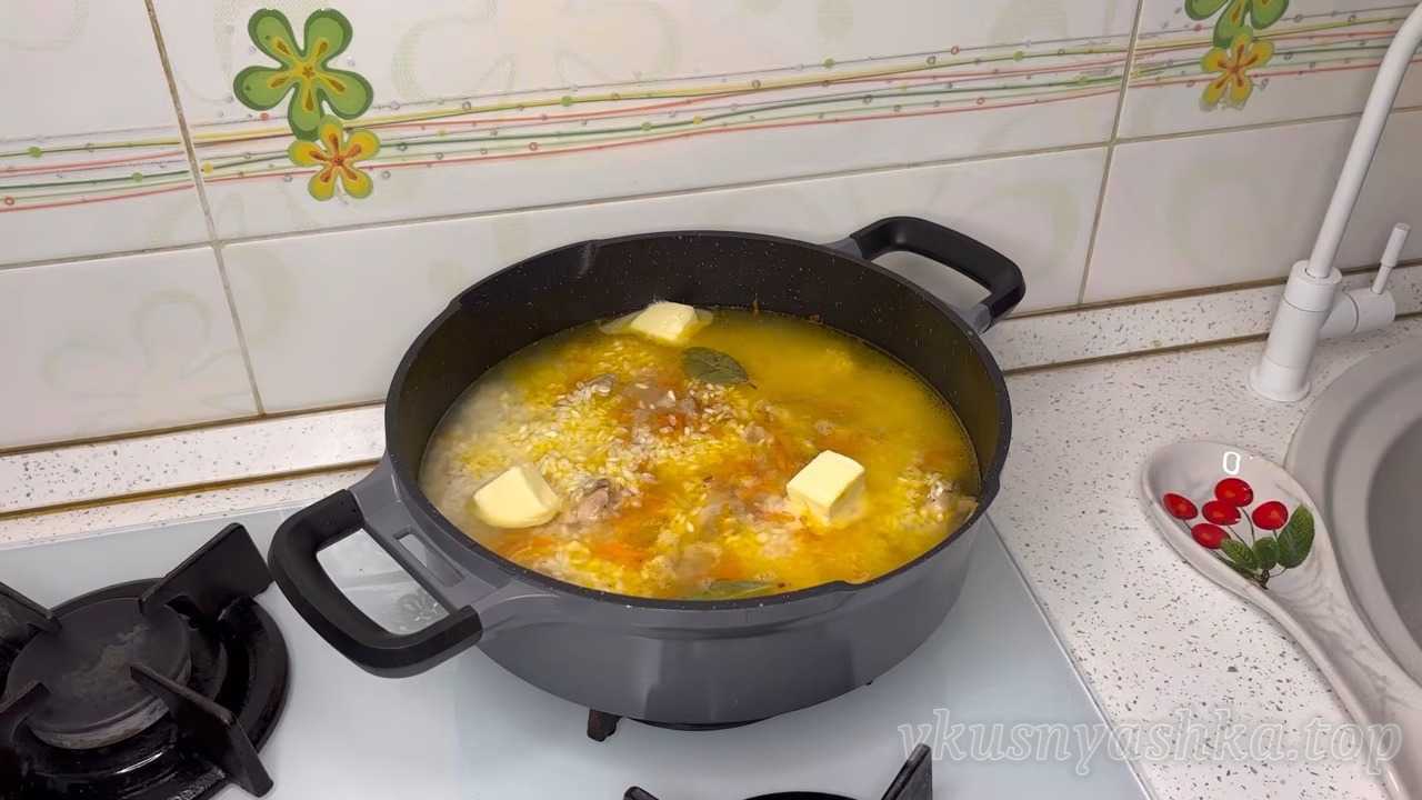 Как приготовить ароматный рис с сочной курицей на сковороде: Шаг 5