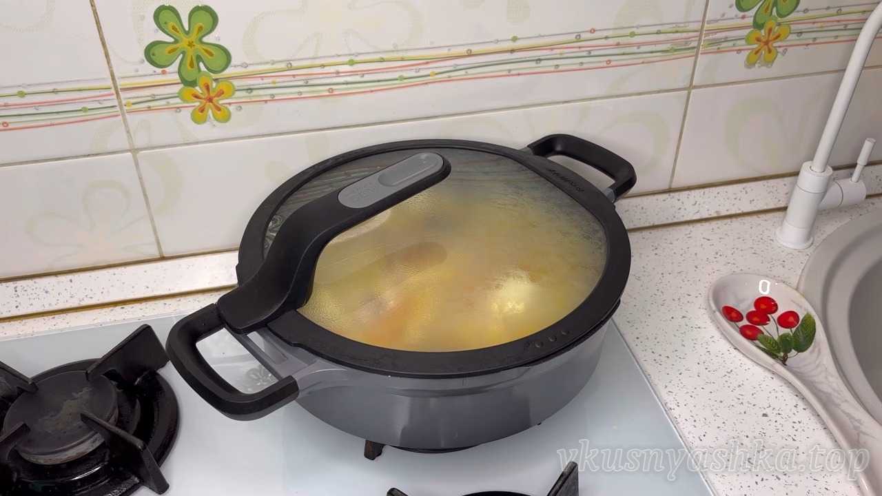 Как приготовить ароматный рис с сочной курицей на сковороде: Шаг 6
