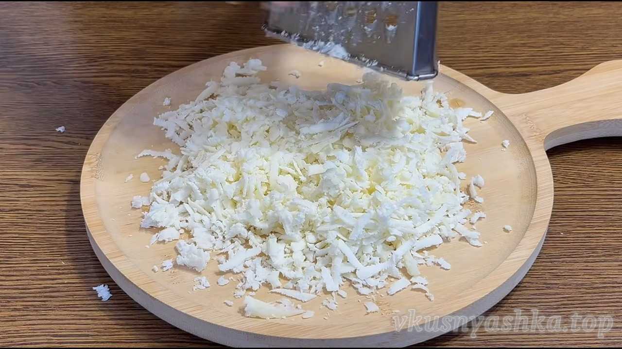 Как приготовить быстрый завтрак из кабачков с сыром сулугуни за 15 минут: Шаг 3