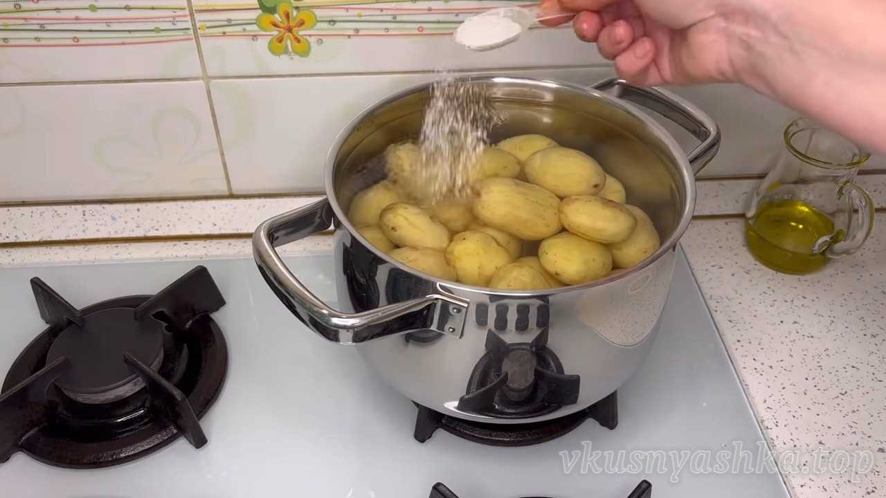 Как приготовить молодую картошку с золотистой корочкой: Шаг 2