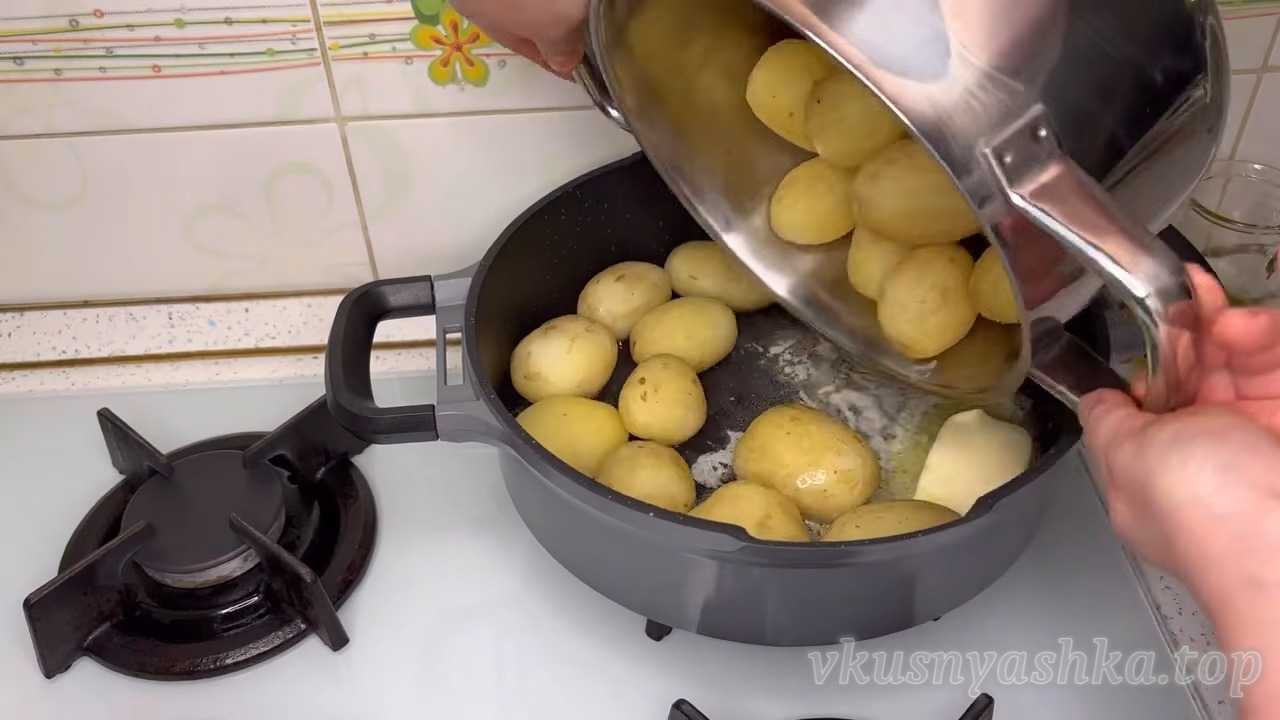 Как приготовить молодую картошку с золотистой корочкой: Шаг 3