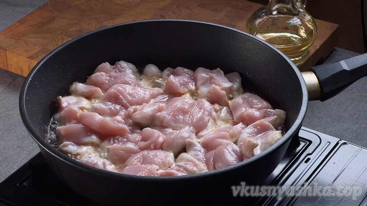Как приготовить нежную курицу в сливочно-овощном соусе с воздушным пюре: Шаг 2