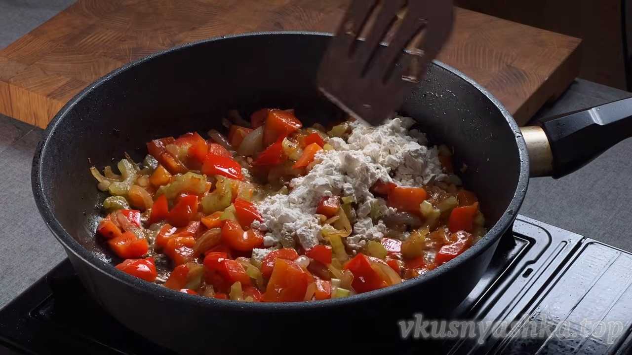 Как приготовить нежную курицу в сливочно-овощном соусе с воздушным пюре: Шаг 7