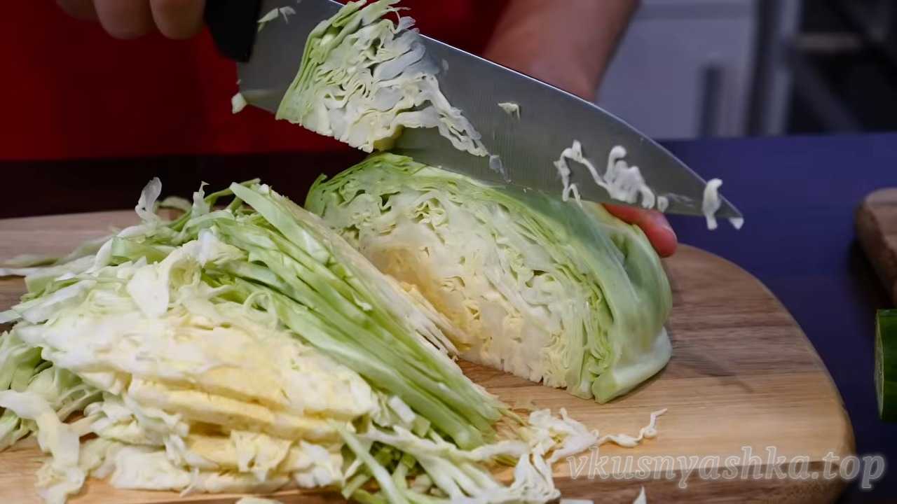 Как приготовить салат «минутка» из молодой капусты с фасолью: Шаг 1