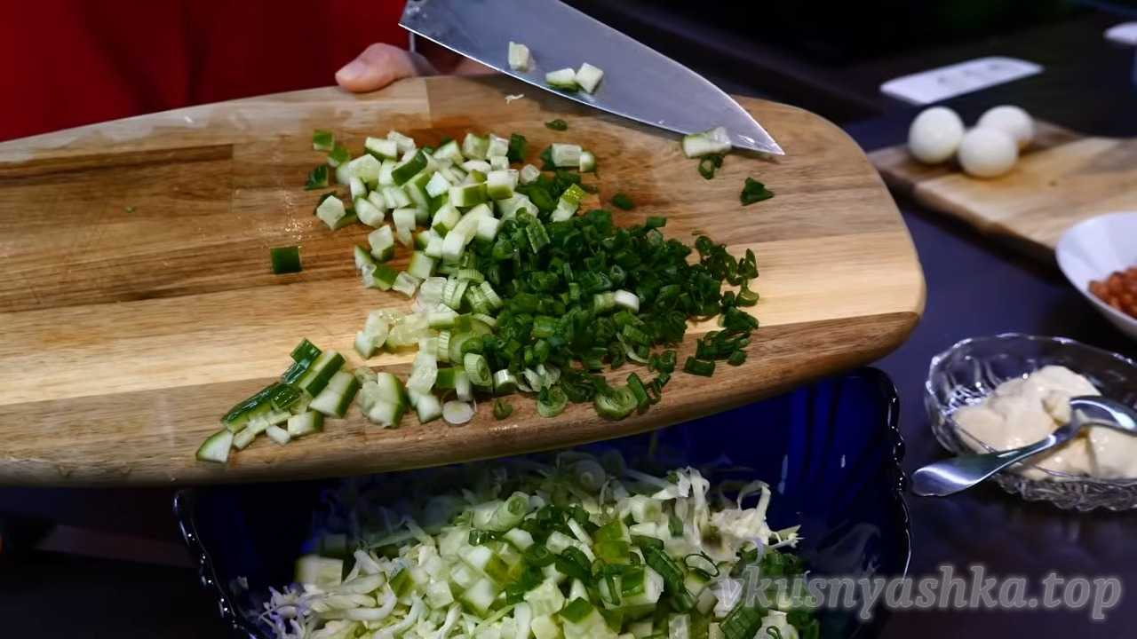 Как приготовить салат «минутка» из молодой капусты с фасолью: Шаг 3