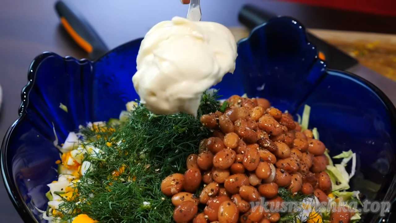 Как приготовить салат «минутка» из молодой капусты с фасолью: Шаг 6