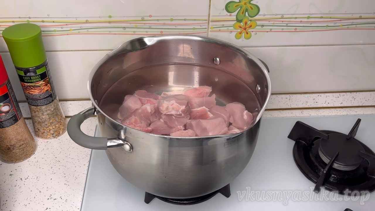 Как приготовить ароматный красный борщ со свининой: Шаг 1