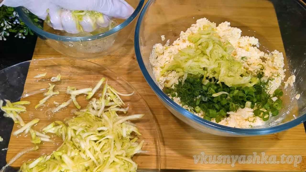 Как приготовить кабачковые хачапури без муки на сковороде: Шаг 4