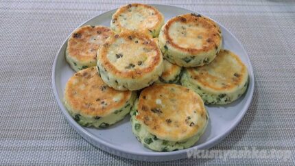 Легкие несладкие сырники с яйцом и зеленью