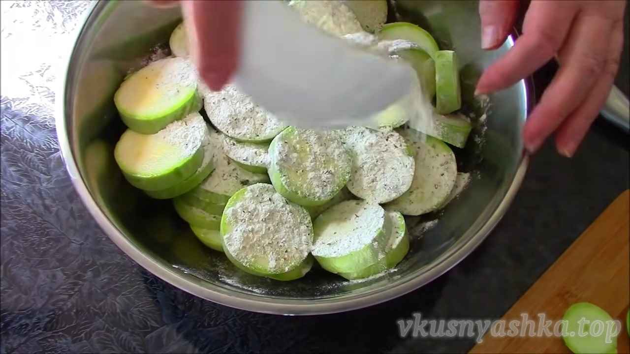 Как приготовить нежнейшие кабачки с хрустящей сырной корочкой: Шаг 3