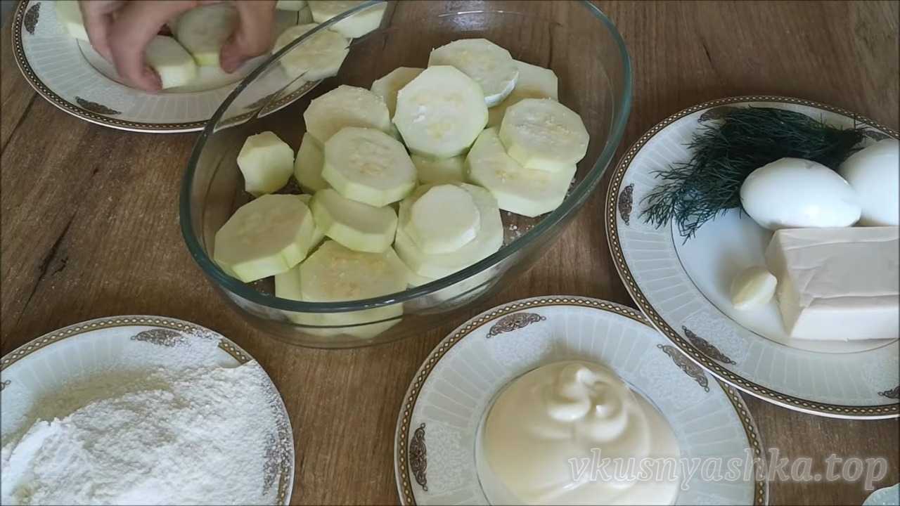 Как приготовить сэндвичи из кабачков с нежной сырно-яичной начинкой: Шаг 1