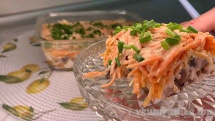 Слоеный салат «Шаурма» с курицей, грибами и морковью
