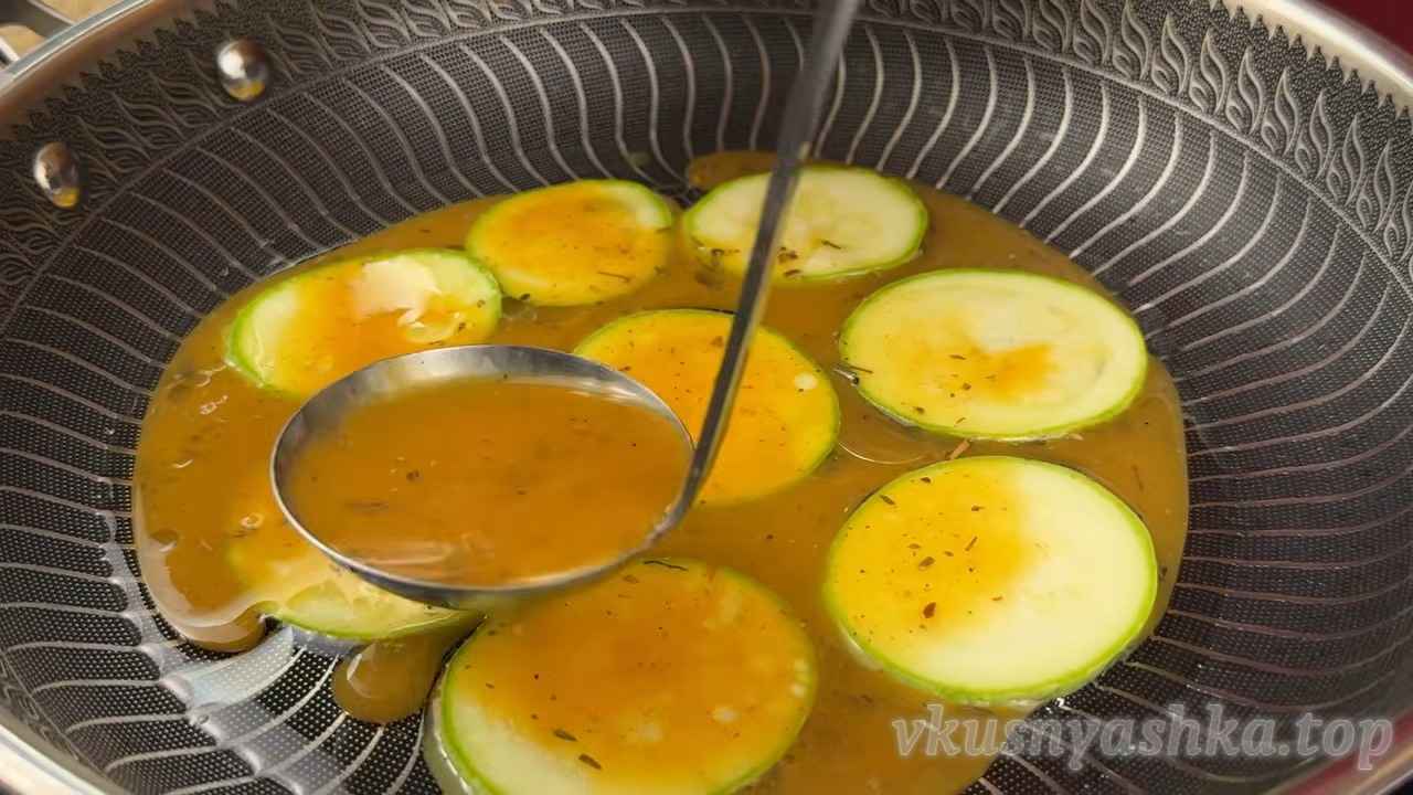 Как приготовить сочную пиццу из кабачков на сковороде: Шаг 4