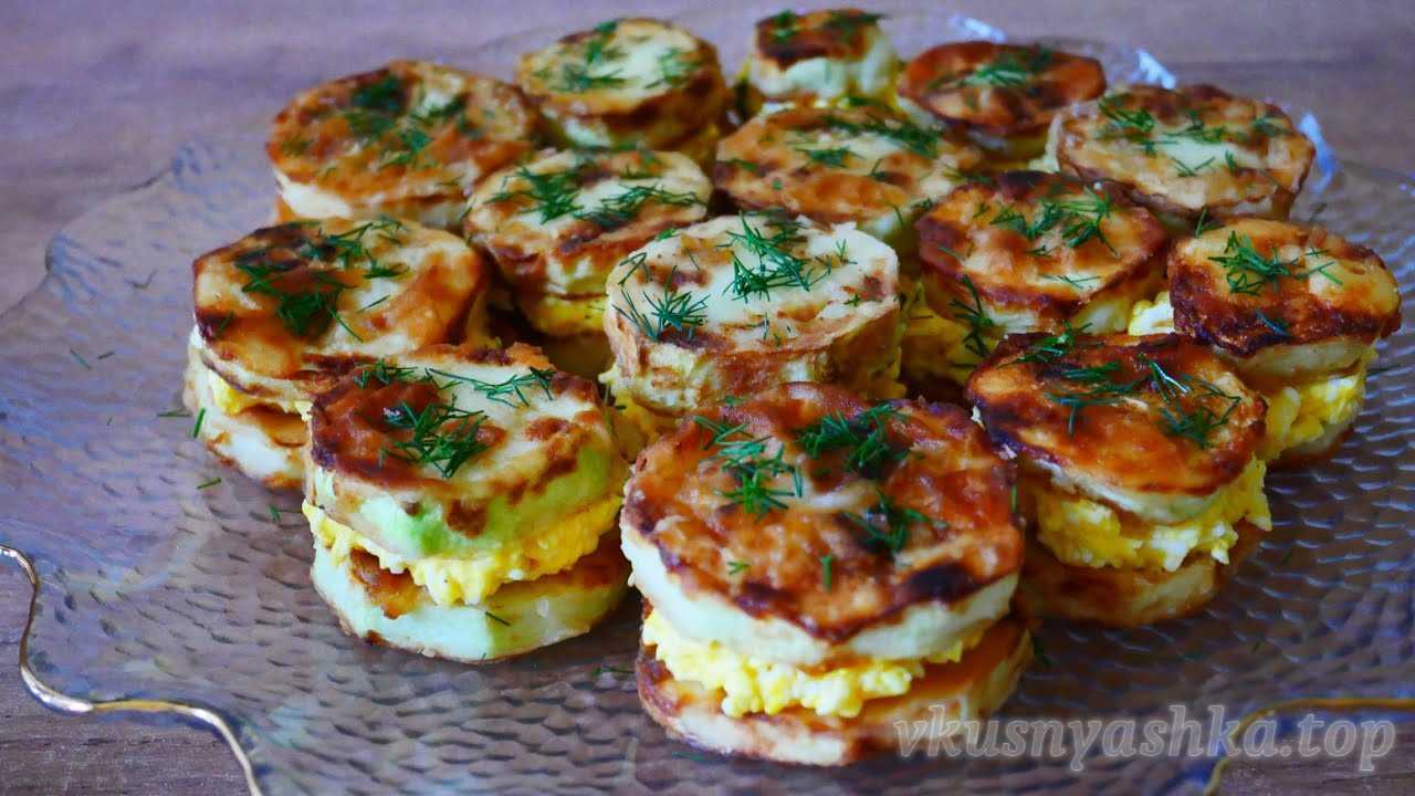 Сэндвичи из кабачков с нежной сырно-яичной начинкой видеорецепт